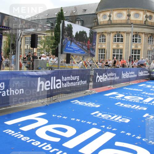 29.06.2025 - hella hamburg halbmarathon Michael Strokosch http://msf.ph/oto/8457035 29.06.2025 10:31:53 Ziel 3935, 5187, 10927, 11929 meine-sportfotos.de