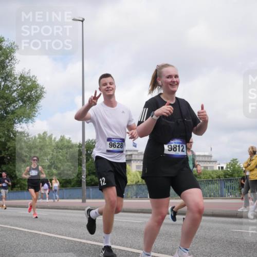 29.06.2025 - hella hamburg halbmarathon Luisa Fischer http://msf.ph/oto/8457043 29.06.2025 10:35:59 Kennedybrücke 8170, 7135, 12, 9628, 9812, 1250, 1647, 2059, 2959, 3391, 3660, 3708, 4096, 4555, 5110, 5156, 6861, 7135, 7750, 8170, 9034, 9812, 10002, 10770 meine-sportfotos.de