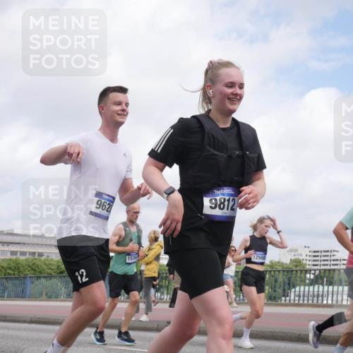 29.06.2025 - hella hamburg halbmarathon Luisa Fischer http://msf.ph/oto/8457056 29.06.2025 10:35:59 Kennedybrücke 962, 12, 15364, 9812, 12508, 1647, 2059, 2959, 3391, 3660, 3708, 4096, 4555, 5110, 5156, 6861, 7135, 7750, 8170, 9034, 9812, 10002, 10770 meine-sportfotos.de