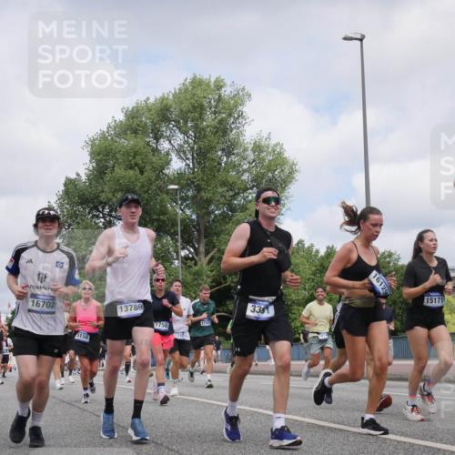 29.06.2025 - hella hamburg halbmarathon Luisa Fischer http://msf.ph/oto/8457099 29.06.2025 10:36:02 Kennedybrücke 13026, 16702, 5156, 13789, 7750, 7317, 17157, 3351, 16129, 15171, 1732, 2059, 2384, 2959, 3221, 3391, 3653, 3708, 4096, 4555, 5156, 5581, 6861, 7135, 7750, 8170, 8839, 9034, 9471, 9812, 10002, 10770 meine-sportfotos.de