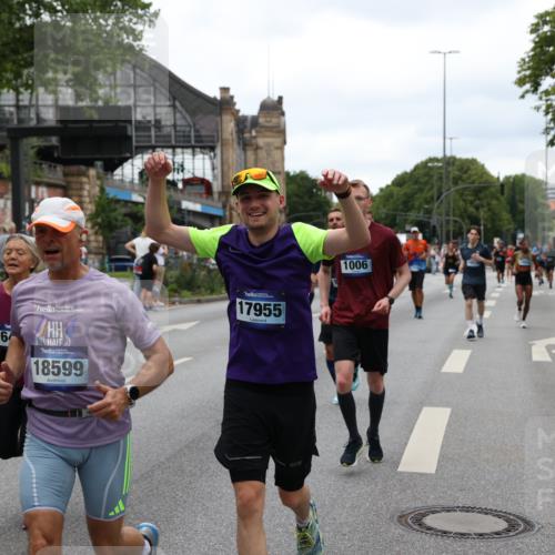 29.06.2025 - hella hamburg halbmarathon Yannick Fuchs http://msf.ph/oto/8457105 29.06.2025 10:56:22 20KM 1006, 1128, 1264, 1377, 1432, 1568, 1573, 1726, 6414, 6415, 6580, 6752, 7658, 7869, 8045, 8154, 8624, 9131, 9718, 9928, 10214, 10519, 10797, 11180, 11670, 11968, 12156, 13498, 13868, 14368, 14456, 15859, 16292, 16654, 16688, 16808, 17136, 17383, 17532, 17955, 18000, 18599, 18919, 19023 meine-sportfotos.de