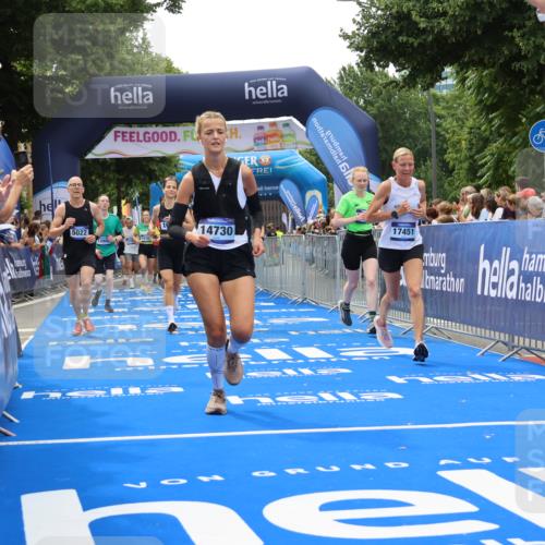 29.06.2025 - hella hamburg halbmarathon Strokosch-Dieckow http://msf.ph/oto/8457112 29.06.2025 10:47:53 Ziel 1604, 1613, 2340, 4528, 4601, 5022, 6377, 6836, 8564, 11961, 12808, 14383, 14730, 15333, 16766, 17451, 18206, 18356, 18836, 18922, 19198 meine-sportfotos.de