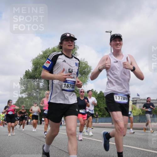 29.06.2025 - hella hamburg halbmarathon Luisa Fischer http://msf.ph/oto/8457113 29.06.2025 10:36:03 Kennedybrücke 13026, 10770, 515, 5, 16702, 7750, 731, 13789, 18743, 1732, 2059, 2384, 3221, 3391, 3653, 3708, 4030, 4096, 4555, 5156, 5581, 6861, 7135, 7750, 8170, 8839, 9034, 9471, 9768, 10770 meine-sportfotos.de