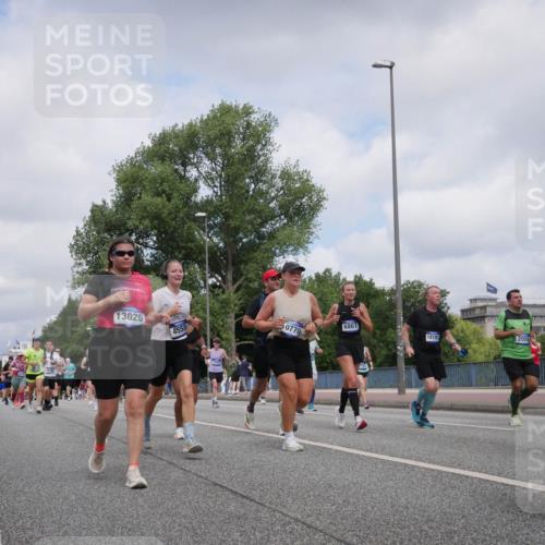 29.06.2025 - hella hamburg halbmarathon Luisa Fischer http://msf.ph/oto/8457158 29.06.2025 10:36:05 Kennedybrücke 13026, 4555, 6861, 10770, 18191, 2059, 5156, 1732, 1879, 2059, 2384, 3221, 3391, 3422, 3653, 4030, 4096, 4555, 5156, 5581, 6861, 7750, 8170, 8595, 8839, 9034, 9289, 9471, 9768, 10770 meine-sportfotos.de