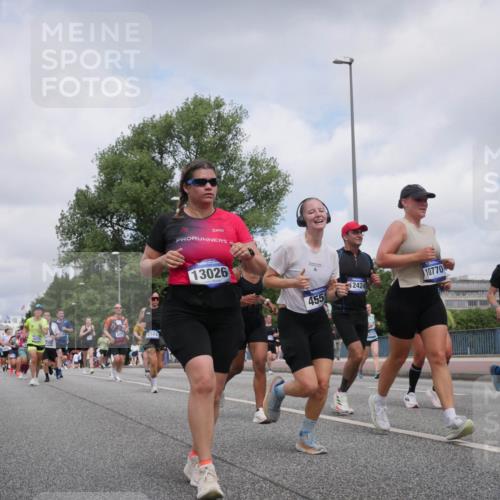 29.06.2025 - hella hamburg halbmarathon Luisa Fischer http://msf.ph/oto/8457175 29.06.2025 10:36:06 Kennedybrücke 2384, 13026, 455, 12424, 10770, 173, 18191, 1732, 1879, 2059, 2384, 3221, 3422, 3653, 4030, 4096, 4555, 5156, 5581, 6861, 7750, 8595, 8839, 9034, 9289, 9471, 9768, 9780, 10770 meine-sportfotos.de