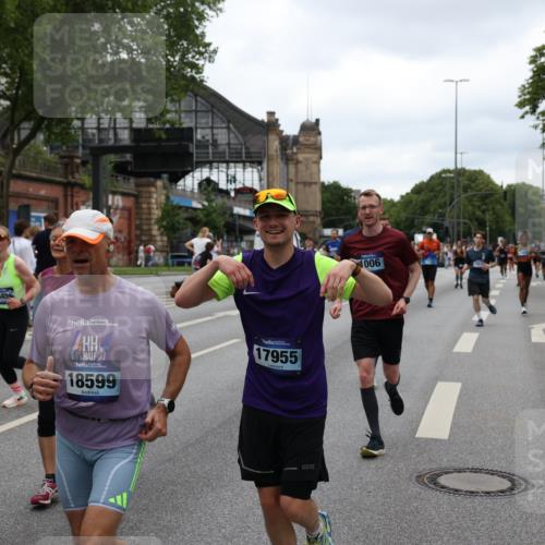 29.06.2025 - hella hamburg halbmarathon Yannick Fuchs http://msf.ph/oto/8457202 29.06.2025 10:56:22 20KM 1006, 1128, 1264, 1377, 1432, 1568, 1573, 1726, 6414, 6415, 6580, 6752, 7658, 7869, 8045, 8154, 8624, 9131, 9718, 9928, 10214, 10519, 10797, 11180, 11670, 11968, 12156, 13498, 13868, 14368, 14456, 15859, 16292, 16654, 16688, 16808, 17136, 17383, 17532, 17955, 18000, 18599, 18919, 19023 meine-sportfotos.de
