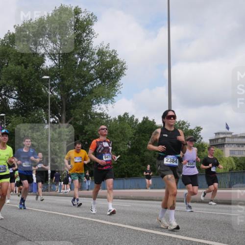 29.06.2025 - hella hamburg halbmarathon Luisa Fischer http://msf.ph/oto/8457237 29.06.2025 10:36:09 Kennedybrücke 9471, 11972, 16246, 2384, 8839, 5581, 147, 1078, 1199, 1732, 1879, 2059, 2384, 3221, 3422, 3653, 4030, 4096, 4446, 4555, 5156, 5581, 6861, 8175, 8595, 8839, 9289, 9471, 9768, 9780, 10770 meine-sportfotos.de