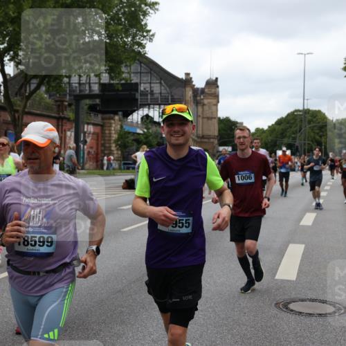 29.06.2025 - hella hamburg halbmarathon Yannick Fuchs http://msf.ph/oto/8457278 29.06.2025 10:56:22 20KM 1006, 1128, 1264, 1377, 1432, 1568, 1573, 1726, 6414, 6415, 6580, 6752, 7658, 7869, 8045, 8154, 8624, 9131, 9718, 9928, 10214, 10519, 10797, 11180, 11670, 11968, 12156, 13498, 13868, 14368, 14456, 15859, 16292, 16654, 16688, 16808, 17136, 17383, 17532, 17955, 18000, 18599, 18919, 19023 meine-sportfotos.de