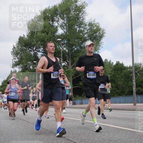 29.06.2025 - hella hamburg halbmarathon Luisa Fischer http://msf.ph/oto/8457327 29.06.2025 10:36:15 Kennedybrücke 8175, 9289, 8595, 4305, 4, 48, 1078, 1199, 1373, 1879, 2838, 3422, 3560, 4030, 4446, 8175, 8595, 8993, 9289, 9768, 9780 meine-sportfotos.de