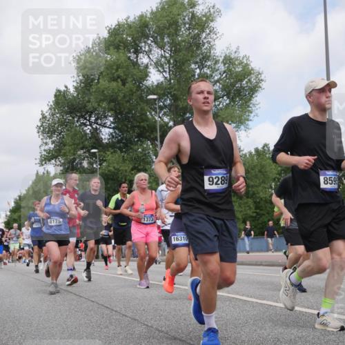 29.06.2025 - hella hamburg halbmarathon Luisa Fischer http://msf.ph/oto/8457333 29.06.2025 10:36:15 Kennedybrücke 15951, 8175, 1373, 16310, 9289, 859, 1078, 1199, 1373, 1879, 2838, 3422, 3560, 4030, 4446, 8175, 8595, 8993, 9289, 9768, 9780 meine-sportfotos.de