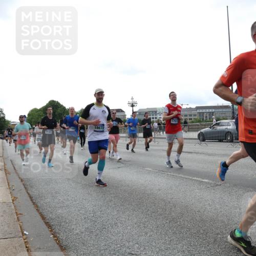 29.06.2025 - hella hamburg halbmarathon Lena Gebhardt http://msf.ph/oto/8457339 29.06.2025 10:31:36 Lombardsbrücke 11800, 11800, 18672, 9183, 17404, 17517, 5165, 1235, 1292, 1373, 1844, 1879, 1979, 2414, 2672, 2831, 2832, 2914, 3396, 3397, 3424, 3571, 3681, 3751, 4561, 4817, 4877, 4953, 5165, 5437, 5846, 5943, 5965, 6057, 6078, 6160, 6546, 6573, 6640, 7334, 7604, 7772, 7898, 8050, 8072, 8073, 8304, 8620, 8806, 9078, 9104, 9183, 9478, 9812, 9883, 10111, 10240, 10586, 11587, 11988, 13724, 14349, 15725, 16457, 16978, 17404, 17509, 17517, 17587, 17706 meine-sportfotos.de