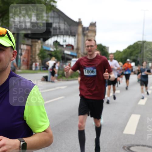 29.06.2025 - hella hamburg halbmarathon Yannick Fuchs http://msf.ph/oto/8457359 29.06.2025 10:56:23 20KM 1006, 1128, 1264, 1377, 1432, 1568, 1573, 1726, 6414, 6415, 6580, 6752, 7658, 7869, 8045, 8154, 8624, 8730, 9131, 9718, 9928, 10214, 10519, 10797, 11180, 11670, 11968, 12156, 13498, 13868, 14368, 14456, 15859, 16292, 16654, 16688, 16808, 17136, 17383, 17532, 17955, 18000, 18599, 18919, 19023 meine-sportfotos.de