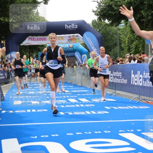 29.06.2025 - hella hamburg halbmarathon Strokosch-Dieckow http://msf.ph/oto/8457408 29.06.2025 10:47:53 Ziel 1604, 1613, 2340, 4528, 4601, 5022, 6377, 6836, 8564, 11961, 12808, 14383, 14730, 15333, 16766, 17451, 18206, 18356, 18836, 18922, 19198 meine-sportfotos.de