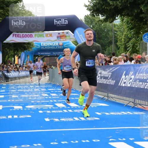 29.06.2025 - hella hamburg halbmarathon Strokosch-Dieckow http://msf.ph/oto/8457422 29.06.2025 10:35:37 Ziel 1344, 4062, 5269, 10384, 12462, 12899, 14841, 16119, 16123, 16695, 17612, 17826, 18841 meine-sportfotos.de