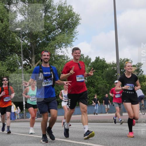 29.06.2025 - hella hamburg halbmarathon Luisa Fischer http://msf.ph/oto/8457427 29.06.2025 10:36:20 Kennedybrücke 16391, 12039, 8993, 15951, 15957, 356, 11713, 38, 1078, 1199, 1324, 1373, 2838, 3341, 3560, 3871, 4446, 5917, 8175, 8993, 9750 meine-sportfotos.de