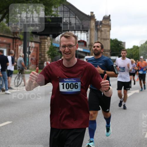 29.06.2025 - hella hamburg halbmarathon Yannick Fuchs http://msf.ph/oto/8457441 29.06.2025 10:56:23 20KM 1006, 1128, 1264, 1377, 1432, 1568, 1573, 1726, 6414, 6415, 6580, 6752, 7658, 7869, 8045, 8154, 8624, 8730, 9131, 9718, 9928, 10214, 10519, 10797, 11180, 11670, 11968, 12156, 13498, 13868, 14368, 14456, 15859, 16292, 16654, 16688, 16808, 17136, 17383, 17532, 17955, 18000, 18599, 18919, 19023 meine-sportfotos.de
