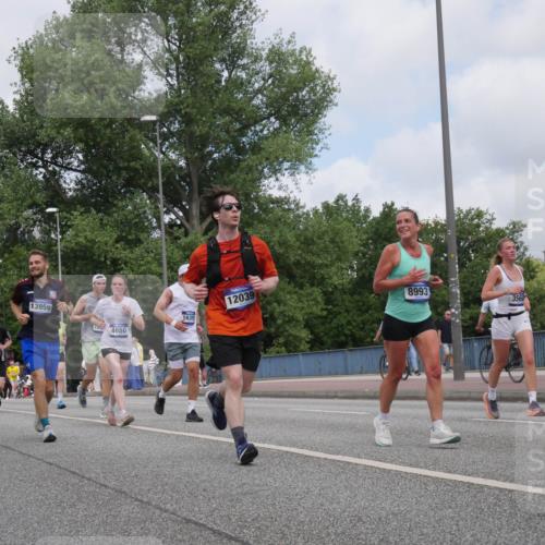 29.06.2025 - hella hamburg halbmarathon Luisa Fischer http://msf.ph/oto/8457452 29.06.2025 10:36:22 Kennedybrücke 13960, 1324, 5917, 13959, 18, 4650, 1639, 12039, 8993, 3560, 1078, 1324, 1373, 2085, 2838, 3341, 3560, 3871, 4164, 4446, 5917, 6773, 8175, 8993, 9750 meine-sportfotos.de