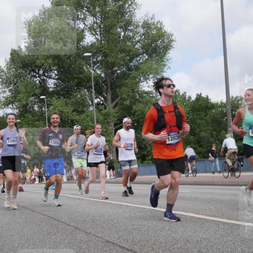 29.06.2025 - hella hamburg halbmarathon Luisa Fischer http://msf.ph/oto/8457457 29.06.2025 10:36:22 Kennedybrücke 3871, 1324, 281, 13960, 13959, 18951, 4650, 391, 12039, 8993, 35, 1078, 1324, 1373, 2085, 2838, 3341, 3560, 3871, 4164, 4446, 5917, 6773, 8175, 8993, 9750 meine-sportfotos.de