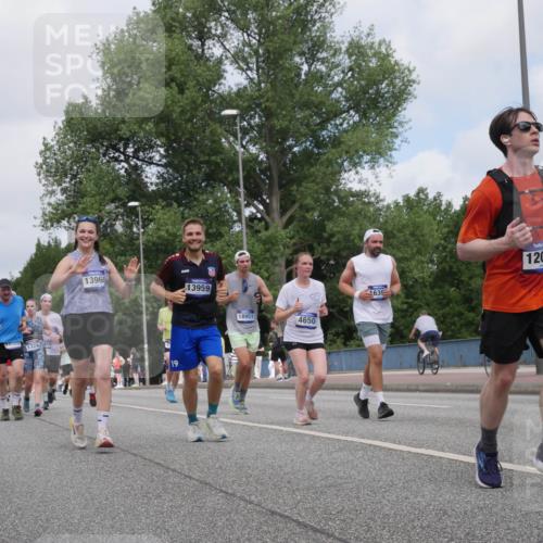 29.06.2025 - hella hamburg halbmarathon Luisa Fischer http://msf.ph/oto/8457464 29.06.2025 10:36:23 Kennedybrücke 387, 4085, 1324812, 13960, 13959, 19, 18951, 4650, 1639, 12039, 1324, 1373, 2085, 2838, 3341, 3560, 3871, 4164, 5917, 6773, 7705, 8993, 9750 meine-sportfotos.de