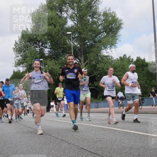 29.06.2025 - hella hamburg halbmarathon Luisa Fischer http://msf.ph/oto/8457469 29.06.2025 10:36:23 Kennedybrücke 3871, 14085, 1324, 13960, 13959, 9750, 18951, 4650, 39, 1324, 1373, 2085, 2838, 3341, 3560, 3871, 4164, 5917, 6773, 7705, 8993, 9750 meine-sportfotos.de
