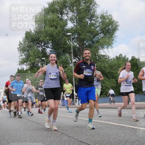 29.06.2025 - hella hamburg halbmarathon Luisa Fischer http://msf.ph/oto/8457474 29.06.2025 10:36:24 Kennedybrücke 14085, 1324, 5917, 13960, 9750, 13959, 8951, 4650, 6391, 1324, 1995, 2085, 2838, 3341, 3560, 3871, 4164, 5180, 5917, 6773, 7705, 8993, 9750 meine-sportfotos.de