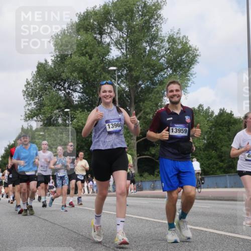 29.06.2025 - hella hamburg halbmarathon Luisa Fischer http://msf.ph/oto/8457483 29.06.2025 10:36:24 Kennedybrücke 14085, 12812, 91, 1324, 341, 13960, 13959, 4650, 1324, 1995, 2085, 2838, 3341, 3560, 3871, 4164, 5180, 5917, 6773, 7705, 8993, 9750 meine-sportfotos.de