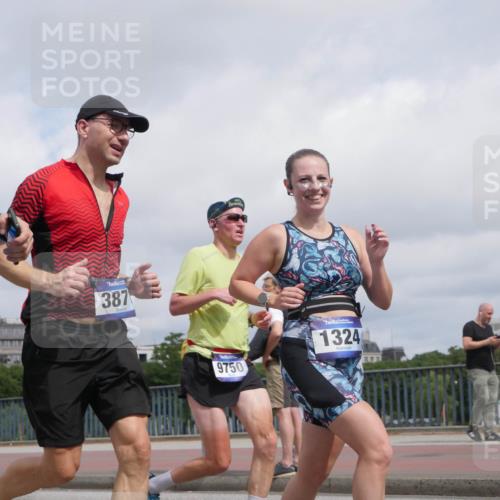 29.06.2025 - hella hamburg halbmarathon Luisa Fischer http://msf.ph/oto/8457535 29.06.2025 10:36:29 Kennedybrücke 14085, 387, 9750, 1324, 1324, 1995, 2085, 2342, 3341, 3871, 4164, 5180, 5917, 6773, 6999, 7705, 8891, 9591, 9750 meine-sportfotos.de