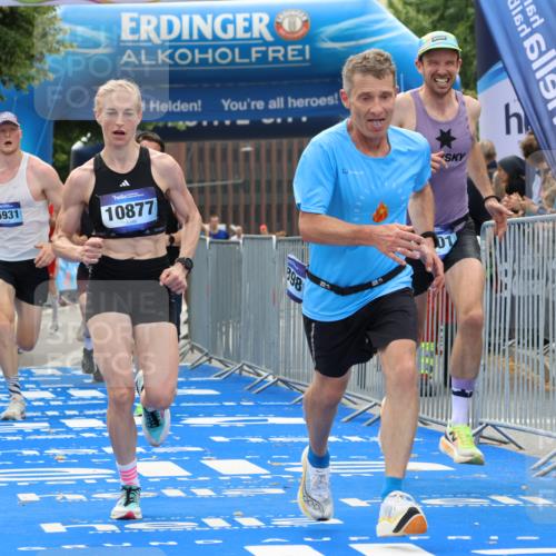 29.06.2025 - hella hamburg halbmarathon Strokosch-Dieckow http://msf.ph/oto/8457559 29.06.2025 10:35:21 Ziel 1889, 4050, 4944, 7867, 10771, 10877, 11898, 12514, 13798, 14789, 15390, 15701, 15773, 15931, 15959, 16811, 19022 meine-sportfotos.de