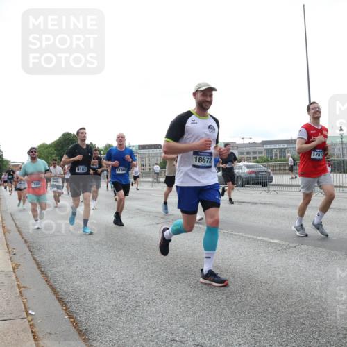 29.06.2025 - hella hamburg halbmarathon Lena Gebhardt http://msf.ph/oto/8457561 29.06.2025 10:31:37 Lombardsbrücke 9183, 11800, 17404, 17517, 18672, 1235, 1292, 1373, 1844, 1879, 1979, 2414, 2672, 2831, 2832, 2914, 3239, 3396, 3397, 3424, 3571, 3681, 3751, 4561, 4817, 4877, 4953, 5165, 5437, 5846, 5943, 5965, 6057, 6078, 6160, 6546, 6573, 6640, 6718, 6727, 7334, 7604, 7772, 7898, 8050, 8072, 8073, 8304, 8620, 8806, 9078, 9104, 9183, 9478, 9812, 9883, 10111, 10240, 10586, 11587, 13724, 14349, 15725, 16457, 16978, 17404, 17509, 17517, 17587, 17706 meine-sportfotos.de