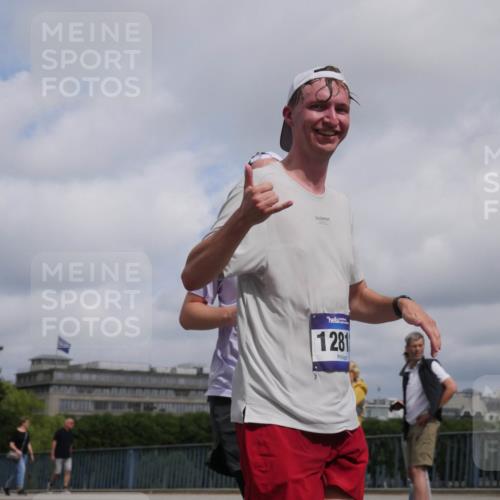 29.06.2025 - hella hamburg halbmarathon Luisa Fischer http://msf.ph/oto/8457563 29.06.2025 10:36:30 Kennedybrücke 1281, 1324, 1995, 2085, 2342, 3341, 3871, 4164, 5180, 5917, 6773, 6999, 7308, 7705, 8891, 9591, 9750 meine-sportfotos.de
