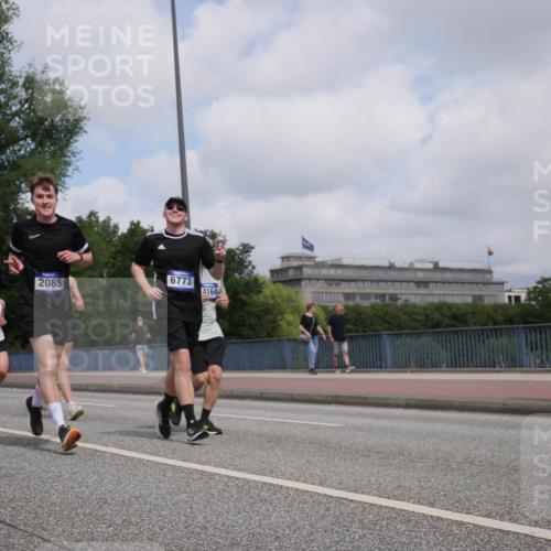 29.06.2025 - hella hamburg halbmarathon Luisa Fischer http://msf.ph/oto/8457583 29.06.2025 10:36:31 Kennedybrücke 7705, 14451, 6773, 2085, 4164, 1324, 1995, 2085, 2342, 3341, 3812, 3871, 4164, 5180, 5917, 6773, 6999, 7308, 7309, 7705, 8891, 9591, 9750 meine-sportfotos.de
