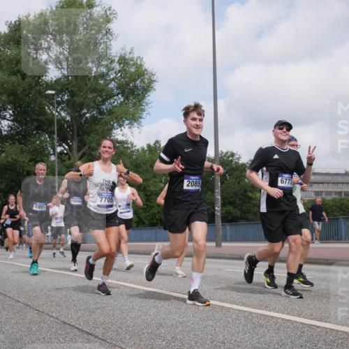 29.06.2025 - hella hamburg halbmarathon Luisa Fischer http://msf.ph/oto/8457590 29.06.2025 10:36:32 Kennedybrücke 1995, 15885, 15044, 7705, 14451, 2085, 6773, 1995, 2085, 2342, 3341, 3812, 4164, 5180, 5917, 6773, 6999, 7308, 7309, 7705, 8891, 9591 meine-sportfotos.de