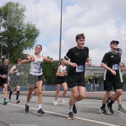 29.06.2025 - hella hamburg halbmarathon Luisa Fischer http://msf.ph/oto/8457598 29.06.2025 10:36:32 Kennedybrücke 1684, 95, 15044, 7705, 2085, 6773, 1995, 2085, 2342, 3341, 3812, 4164, 5180, 5917, 6773, 6999, 7308, 7309, 7705, 8891, 9591 meine-sportfotos.de