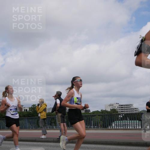 29.06.2025 - hella hamburg halbmarathon Luisa Fischer http://msf.ph/oto/8457617 29.06.2025 10:36:34 Kennedybrücke 044, 14451, 518, 1995, 2085, 2342, 3812, 4164, 5180, 6773, 6999, 7308, 7309, 7705, 8891, 9234, 9591 meine-sportfotos.de