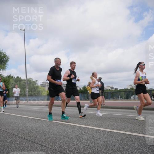 29.06.2025 - hella hamburg halbmarathon Luisa Fischer http://msf.ph/oto/8457622 29.06.2025 10:36:34 Kennedybrücke 1504, 51, 1995, 2085, 2342, 3812, 4164, 5180, 6773, 6999, 7308, 7309, 7705, 8891, 9234, 9591 meine-sportfotos.de