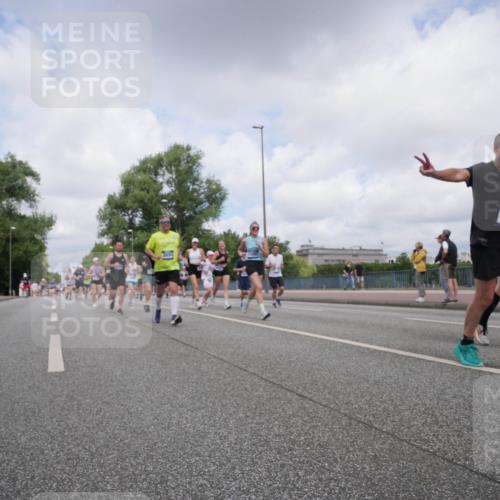 29.06.2025 - hella hamburg halbmarathon Luisa Fischer http://msf.ph/oto/8457635 29.06.2025 10:36:35 Kennedybrücke 150, 1995, 1995, 2085, 2342, 3812, 5180, 6999, 7308, 7309, 7705, 8891, 9234, 9591 meine-sportfotos.de