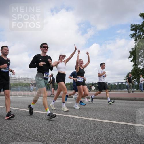 29.06.2025 - hella hamburg halbmarathon Luisa Fischer http://msf.ph/oto/8457643 29.06.2025 10:36:38 Kennedybrücke 5964, 699, 9591, 2342, 3812, 4361, 5075, 5584, 6999, 7308, 7309, 8891, 9234, 9591, 9706, 9799 meine-sportfotos.de