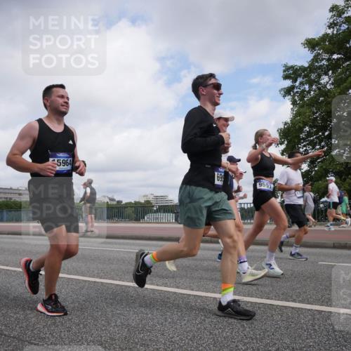 29.06.2025 - hella hamburg halbmarathon Luisa Fischer http://msf.ph/oto/8457652 29.06.2025 10:36:38 Kennedybrücke 5964, 699, 9597, 2342, 3812, 4361, 5075, 5584, 6999, 7308, 7309, 8891, 9234, 9591, 9706, 9799 meine-sportfotos.de