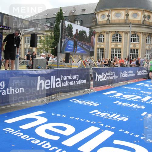 29.06.2025 - hella hamburg halbmarathon Michael Strokosch http://msf.ph/oto/8457653 29.06.2025 10:32:00 Ziel 1407, 4129, 4698, 6619, 10927, 11199 meine-sportfotos.de