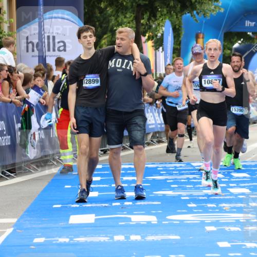 29.06.2025 - hella hamburg halbmarathon Strokosch-Dieckow http://msf.ph/oto/8457658 29.06.2025 10:35:19 Ziel 4944, 7867, 10877, 11898, 12514, 13798, 14789, 15390, 15415, 15701, 15773, 15931, 15959 meine-sportfotos.de