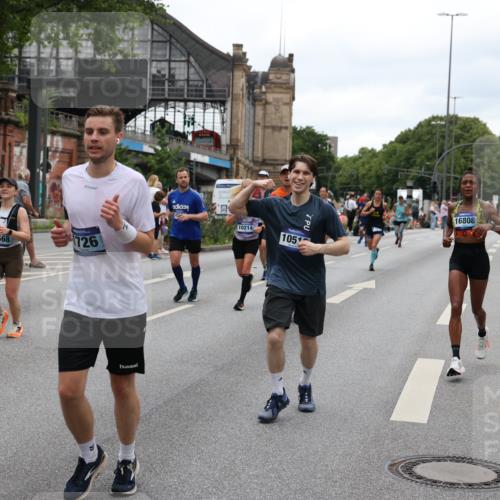 29.06.2025 - hella hamburg halbmarathon Yannick Fuchs http://msf.ph/oto/8457707 29.06.2025 10:56:25 20KM 1006, 1128, 1264, 1377, 1432, 1568, 1573, 1726, 6414, 6415, 6752, 7658, 7869, 8045, 8624, 8730, 9131, 9718, 10214, 10519, 11180, 11670, 12156, 13498, 13868, 14368, 14456, 15859, 16292, 16654, 16688, 16808, 17136, 17383, 17532, 17955, 18599, 18919, 19023 meine-sportfotos.de
