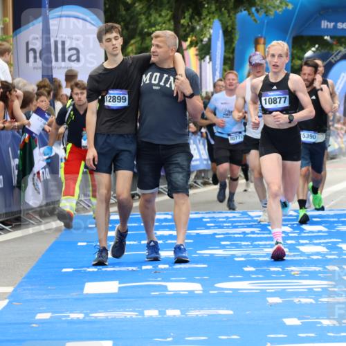29.06.2025 - hella hamburg halbmarathon Strokosch-Dieckow http://msf.ph/oto/8457729 29.06.2025 10:35:20 Ziel 1889, 4050, 4944, 7867, 10771, 10877, 11898, 12514, 13798, 14789, 15390, 15701, 15773, 15931, 15959, 16811 meine-sportfotos.de