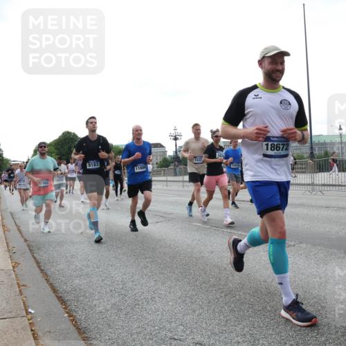 29.06.2025 - hella hamburg halbmarathon Lena Gebhardt http://msf.ph/oto/8457732 29.06.2025 10:31:37 Lombardsbrücke 404, 9183, 1522, 1800, 1836, 15024, 18672, 17517, 1235, 1292, 1373, 1844, 1879, 1979, 2414, 2672, 2831, 2832, 2914, 3239, 3396, 3397, 3424, 3571, 3681, 3751, 4561, 4817, 4877, 4953, 5165, 5437, 5846, 5943, 5965, 6057, 6078, 6160, 6546, 6573, 6640, 6718, 6727, 7334, 7604, 7772, 7898, 8050, 8072, 8073, 8304, 8620, 8806, 9078, 9104, 9183, 9478, 9812, 9883, 10111, 10240, 10586, 11587, 13724, 14349, 15725, 16457, 16978, 17404, 17509, 17517, 17587, 17706 meine-sportfotos.de