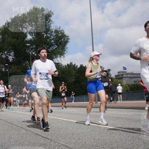 29.06.2025 - hella hamburg halbmarathon Luisa Fischer http://msf.ph/oto/8457749 29.06.2025 10:36:48 Kennedybrücke 11111, 7135, 13375, 2776, 1896, 1126, 4449, 14, 15997, 1275, 1896, 2526, 2776, 4361, 4433, 4449, 4807, 5075, 5561, 5584, 6956, 8620, 9258, 9438, 9706, 9799, 9995, 10800 meine-sportfotos.de