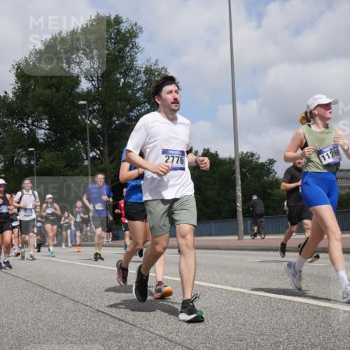 29.06.2025 - hella hamburg halbmarathon Luisa Fischer http://msf.ph/oto/8457758 29.06.2025 10:36:49 Kennedybrücke 17135, 1337, 18498, 2776, 11260, 20, 1189, 1275, 1896, 2526, 2776, 4361, 4433, 4449, 4807, 5075, 5141, 5557, 5561, 5584, 5822, 6956, 8620, 9258, 9438, 9706, 9799, 9995, 10800 meine-sportfotos.de