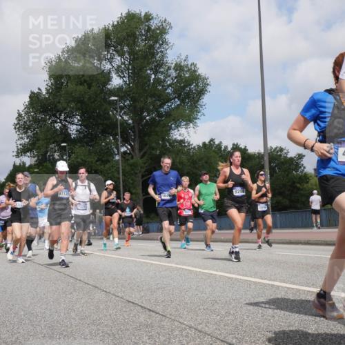 29.06.2025 - hella hamburg halbmarathon Luisa Fischer http://msf.ph/oto/8457770 29.06.2025 10:36:50 Kennedybrücke 17135, 13375, 1849, 5561, 9258, 1896, 4433, 1189, 1275, 1896, 2526, 2776, 4361, 4433, 4449, 4807, 5075, 5141, 5557, 5561, 5584, 5821, 5822, 6956, 7633, 8157, 8383, 8620, 9258, 9438, 9706, 9799, 9995, 10800 meine-sportfotos.de
