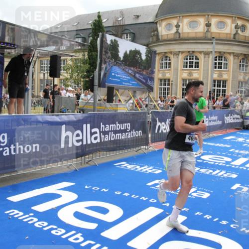 29.06.2025 - hella hamburg halbmarathon Michael Strokosch http://msf.ph/oto/8457782 29.06.2025 10:32:02 Ziel 1407, 4129, 4698, 6619, 10927, 11199 meine-sportfotos.de