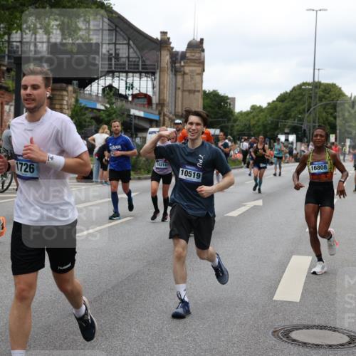 29.06.2025 - hella hamburg halbmarathon Yannick Fuchs http://msf.ph/oto/8457795 29.06.2025 10:56:26 20KM 1006, 1128, 1212, 1264, 1377, 1432, 1568, 1573, 1674, 1726, 6414, 6415, 6752, 7658, 7869, 8045, 8624, 8730, 9131, 9718, 10214, 10519, 11180, 11670, 12156, 12286, 13498, 13868, 14368, 14456, 16292, 16654, 16688, 16808, 17136, 17383, 17532, 17955, 18599, 18919, 19023 meine-sportfotos.de