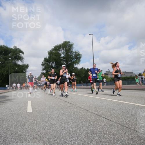 29.06.2025 - hella hamburg halbmarathon Luisa Fischer http://msf.ph/oto/8457796 29.06.2025 10:36:51 Kennedybrücke 171352, 9258, 1189, 1275, 1896, 2526, 2776, 4361, 4433, 4449, 4807, 5075, 5141, 5557, 5561, 5821, 5822, 5887, 6956, 7633, 8157, 8375, 8377, 8383, 8620, 9258, 9438, 9706, 9799, 9995, 10800 meine-sportfotos.de