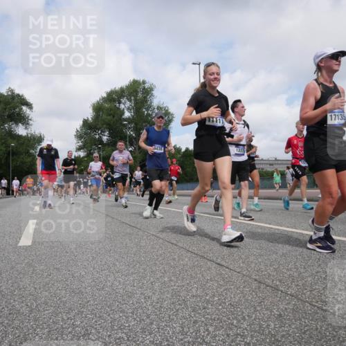 29.06.2025 - hella hamburg halbmarathon Luisa Fischer http://msf.ph/oto/8457802 29.06.2025 10:36:53 Kennedybrücke 25265, 18169, 9438, 11111, 13375, 1446, 17135, 1676, 1189, 1275, 1896, 2526, 3264, 3345, 3848, 4433, 4449, 4807, 5141, 5557, 5561, 5821, 5822, 5887, 6515, 6516, 6956, 7027, 7633, 8157, 8349, 8375, 8377, 8383, 8401, 8620, 9258, 9438, 9995, 10800 meine-sportfotos.de